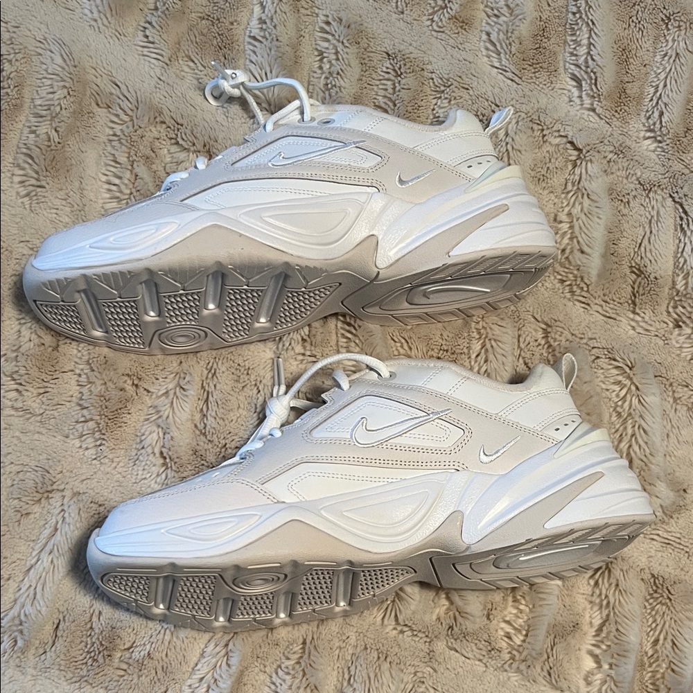 Nike Women's White Sneakers - Picture 4 of 7